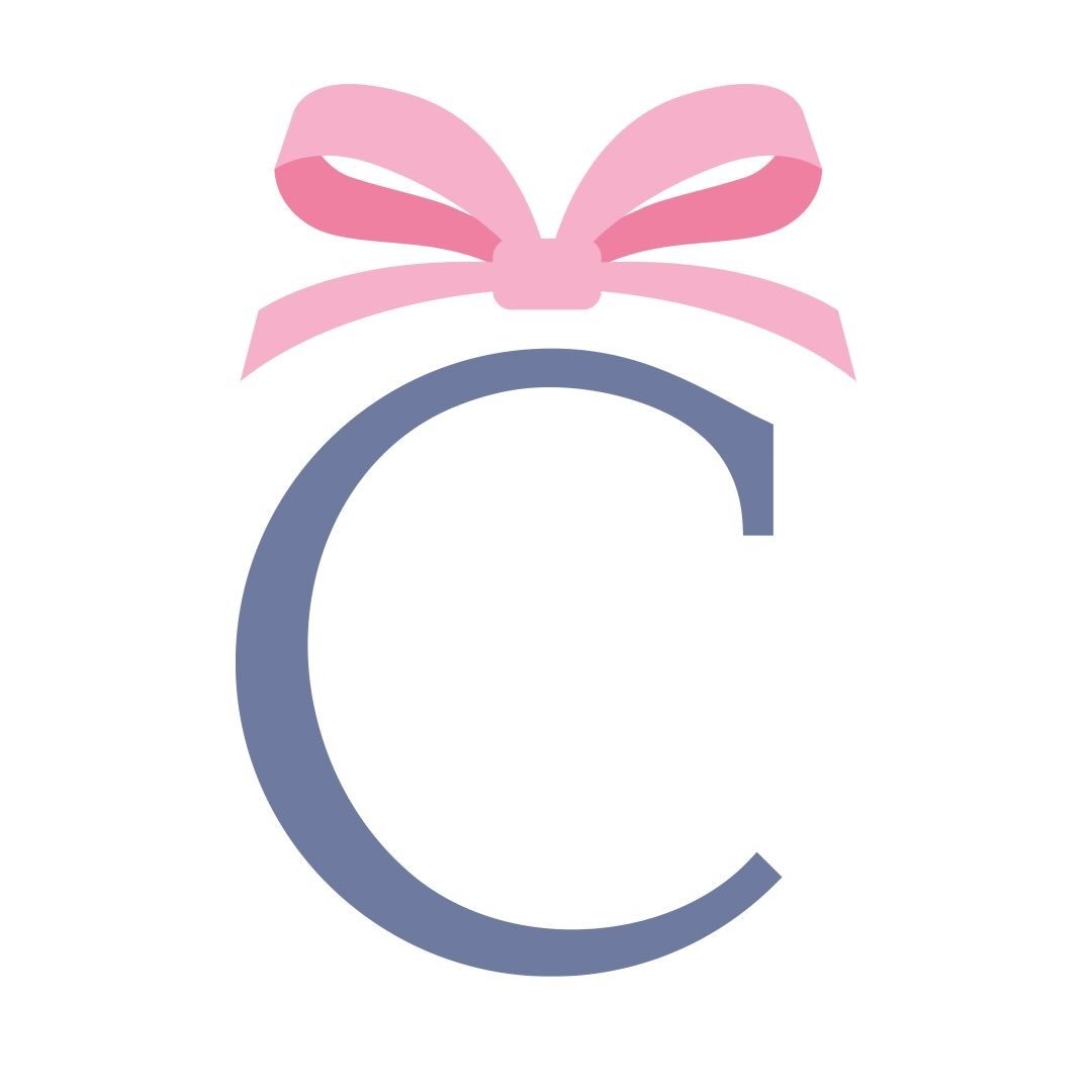 Monograma C con lazo rosado de Chez Christophe